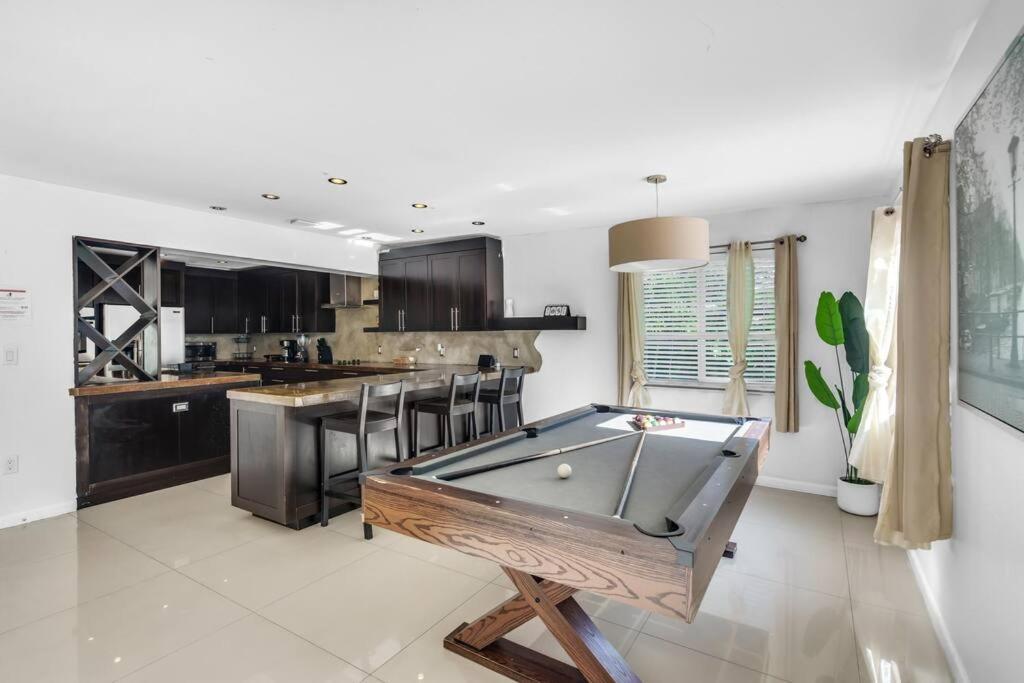 Spacious 3 Bedroom Home With Oversized Pool & Backyard Miami Exterior foto