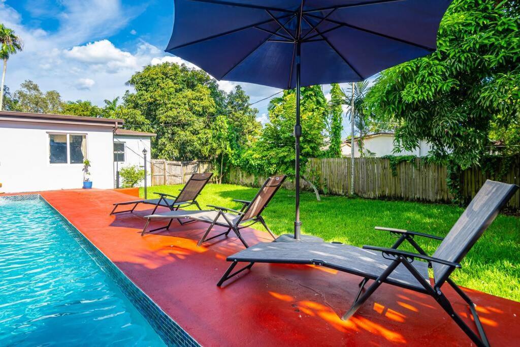 Spacious 3 Bedroom Home With Oversized Pool & Backyard Miami Exterior foto