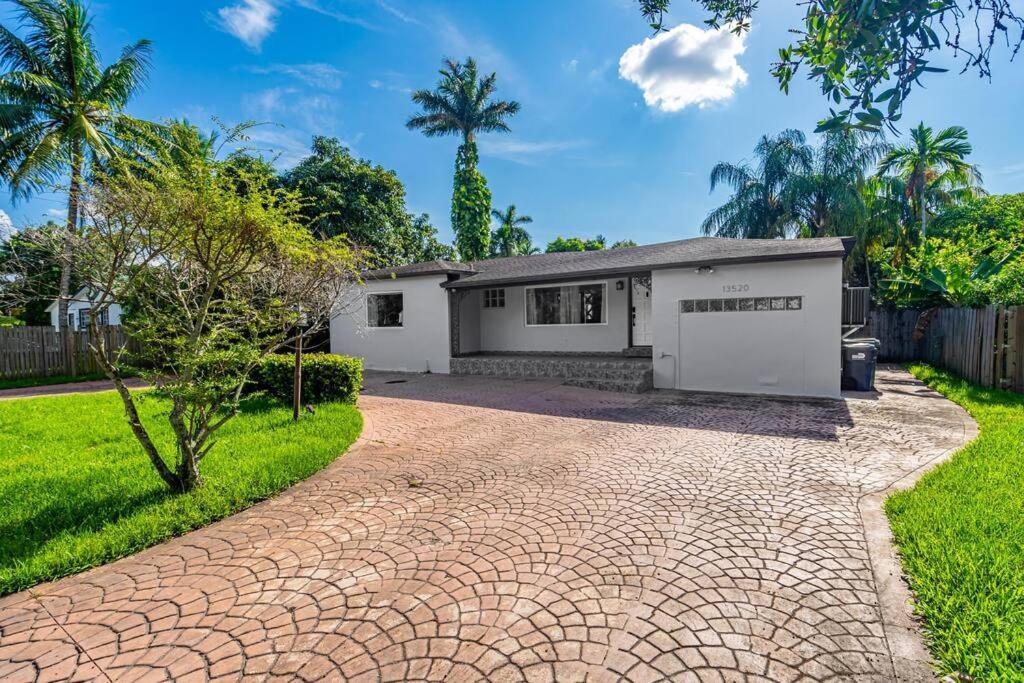 Spacious 3 Bedroom Home With Oversized Pool & Backyard Miami Exterior foto