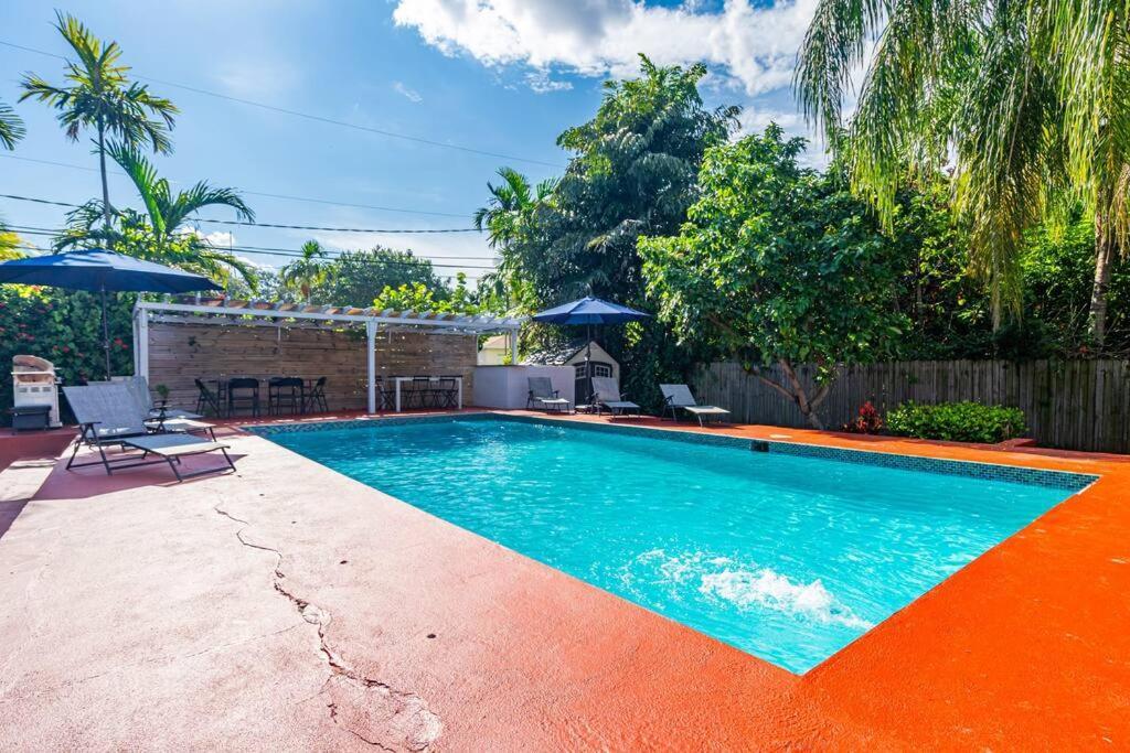 Spacious 3 Bedroom Home With Oversized Pool & Backyard Miami Exterior foto